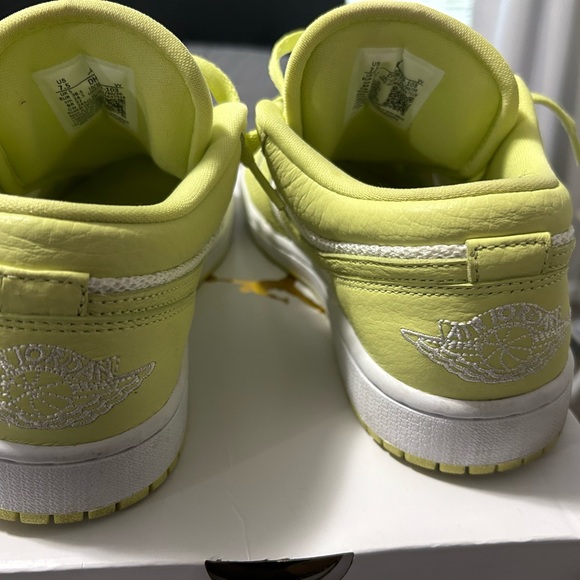 Jordan Limelight’s size 7.5 woman’s - Picture 6 of 8